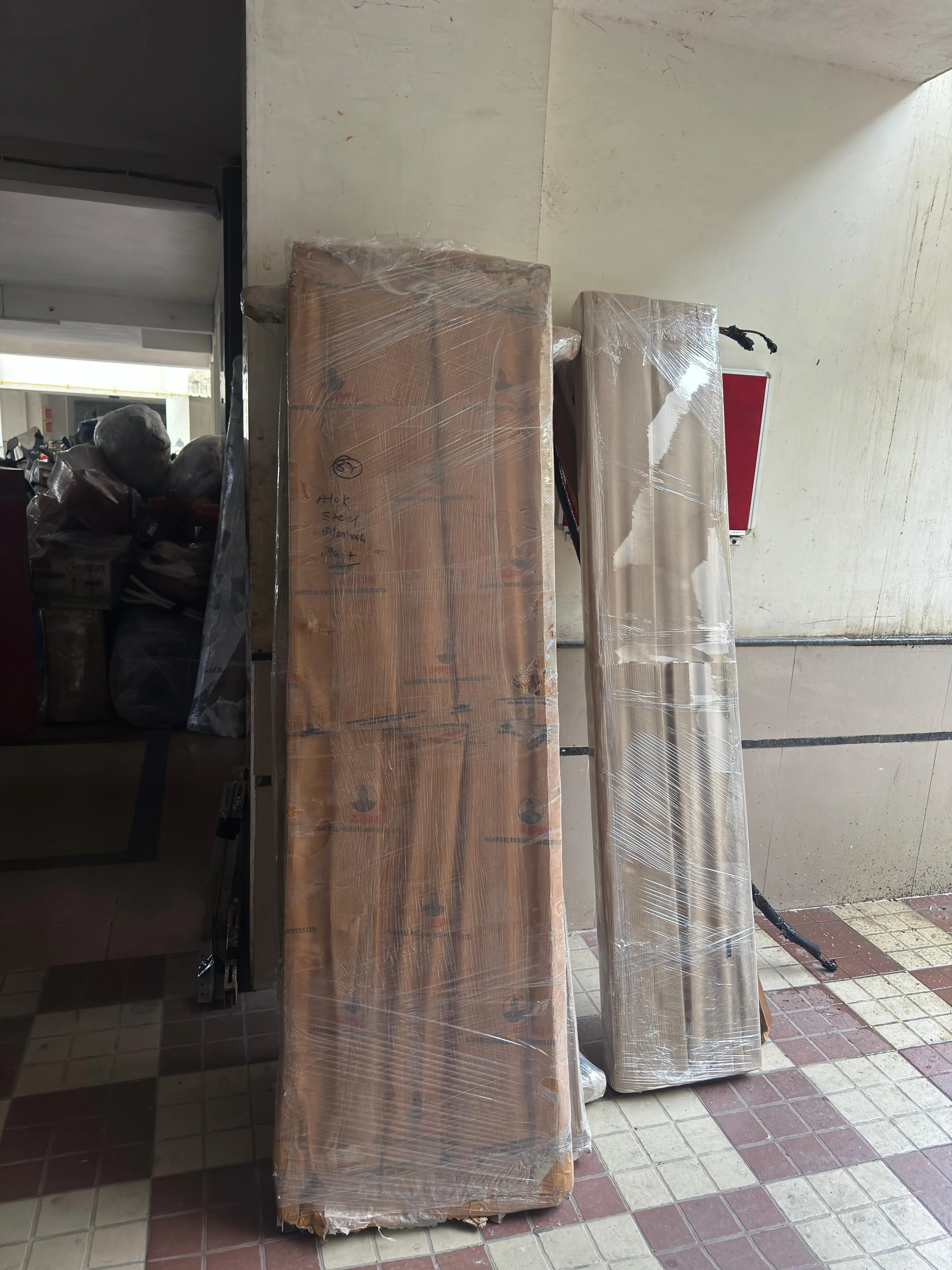 SRL Group packing and moving team in action