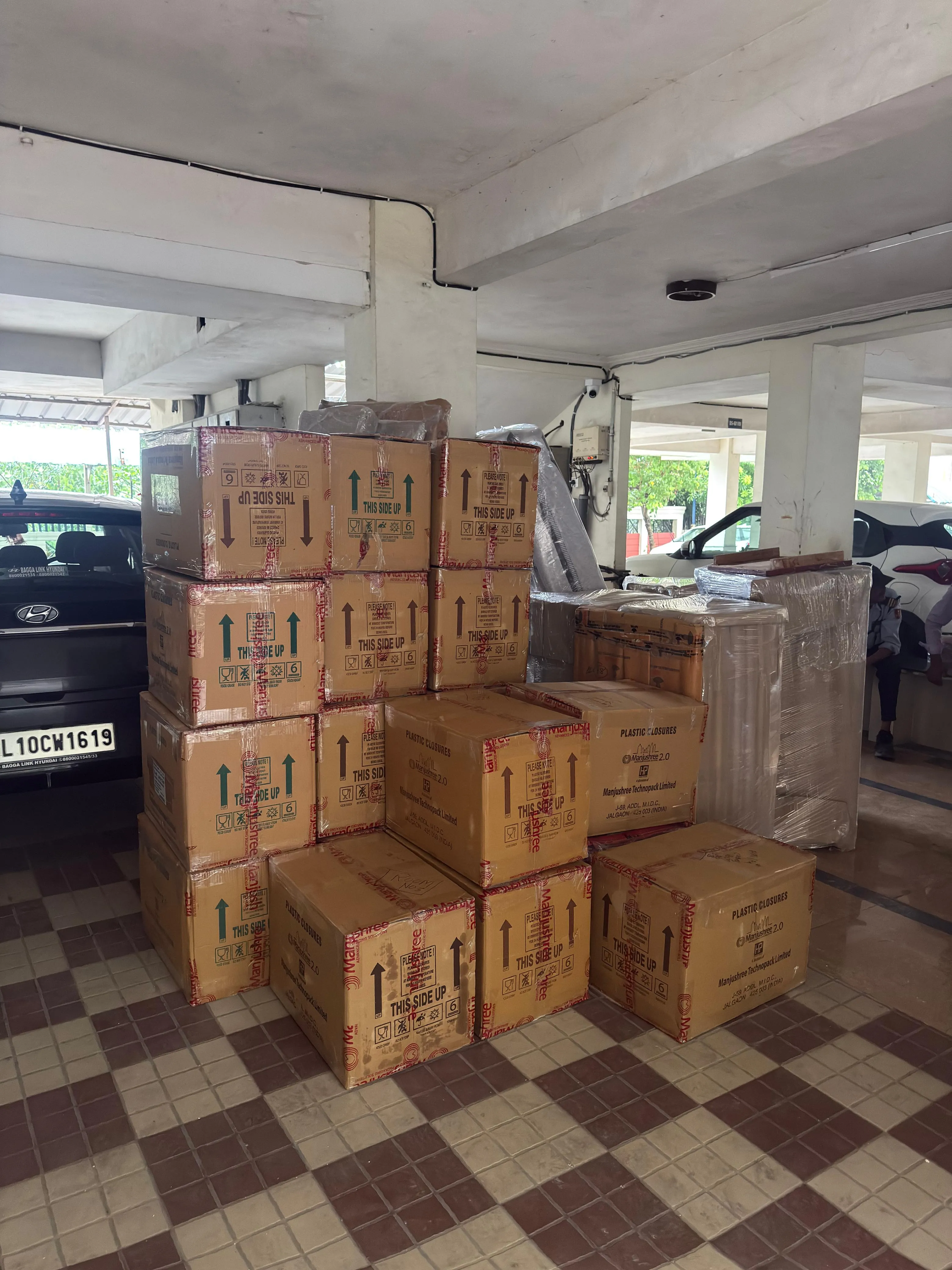 SRL Group packing and moving team in action
